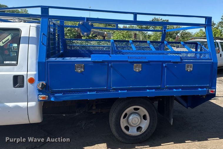 image for item DZ4052 2008 Ford F350 Super Duty flatbed pickup truck