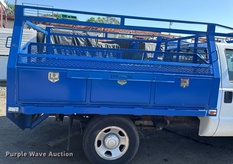 image for item DZ4052 2008 Ford F350 Super Duty flatbed pickup truck