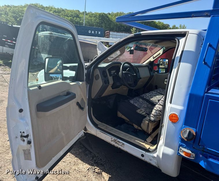 image for item DZ4052 2008 Ford F350 Super Duty flatbed pickup truck