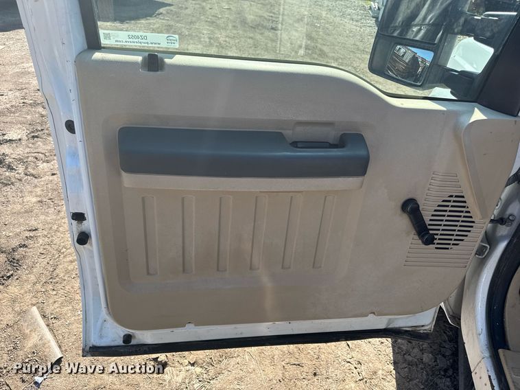 image for item DZ4052 2008 Ford F350 Super Duty flatbed pickup truck