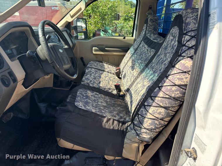 image for item DZ4052 2008 Ford F350 Super Duty flatbed pickup truck