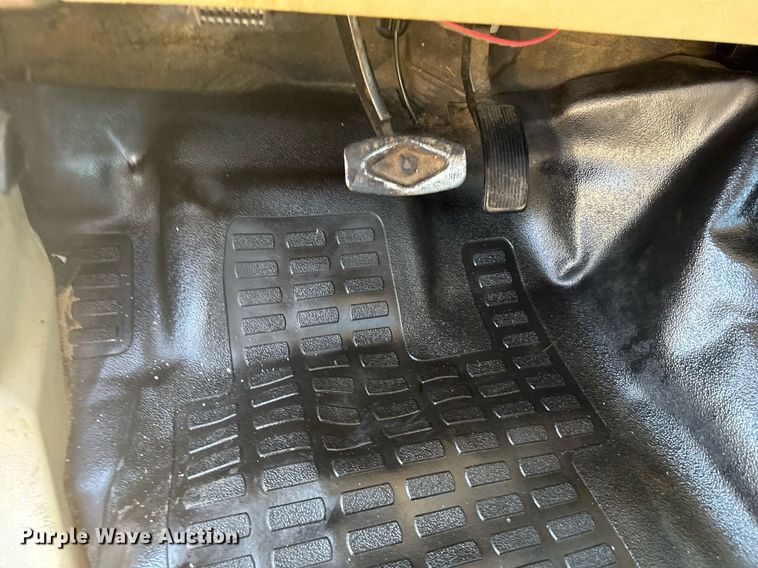 image for item DZ4052 2008 Ford F350 Super Duty flatbed pickup truck