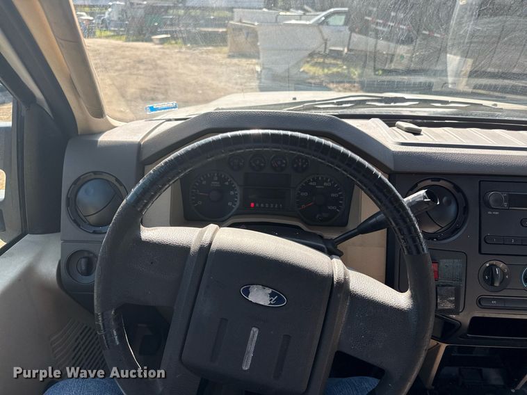 image for item DZ4052 2008 Ford F350 Super Duty flatbed pickup truck