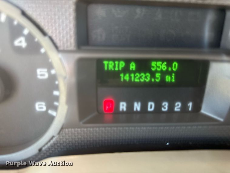 image for item DZ4052 2008 Ford F350 Super Duty flatbed pickup truck