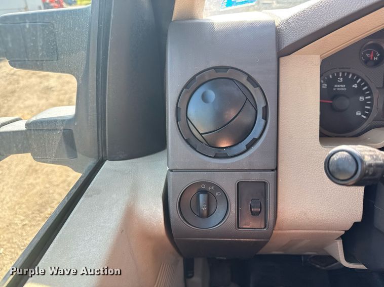 image for item DZ4052 2008 Ford F350 Super Duty flatbed pickup truck