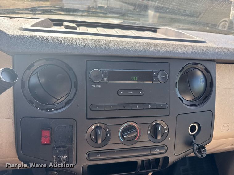 image for item DZ4052 2008 Ford F350 Super Duty flatbed pickup truck