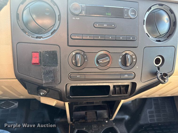 image for item DZ4052 2008 Ford F350 Super Duty flatbed pickup truck