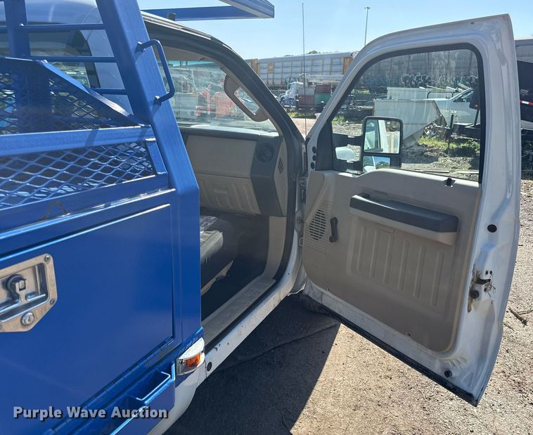 image for item DZ4052 2008 Ford F350 Super Duty flatbed pickup truck