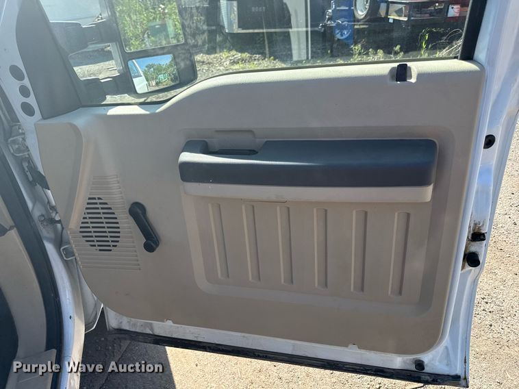 image for item DZ4052 2008 Ford F350 Super Duty flatbed pickup truck