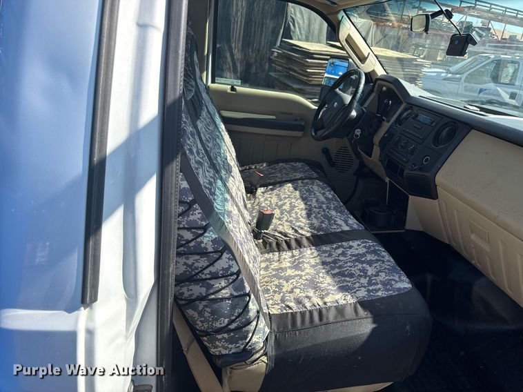 image for item DZ4052 2008 Ford F350 Super Duty flatbed pickup truck