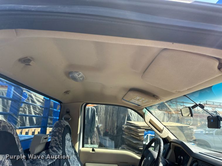 image for item DZ4052 2008 Ford F350 Super Duty flatbed pickup truck