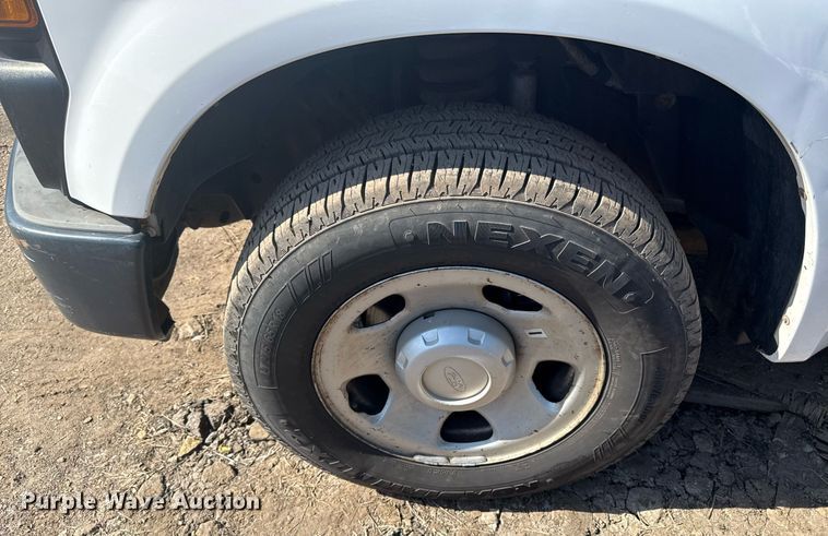 image for item DZ4052 2008 Ford F350 Super Duty flatbed pickup truck