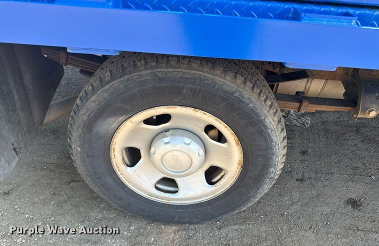 image for item DZ4052 2008 Ford F350 Super Duty flatbed pickup truck