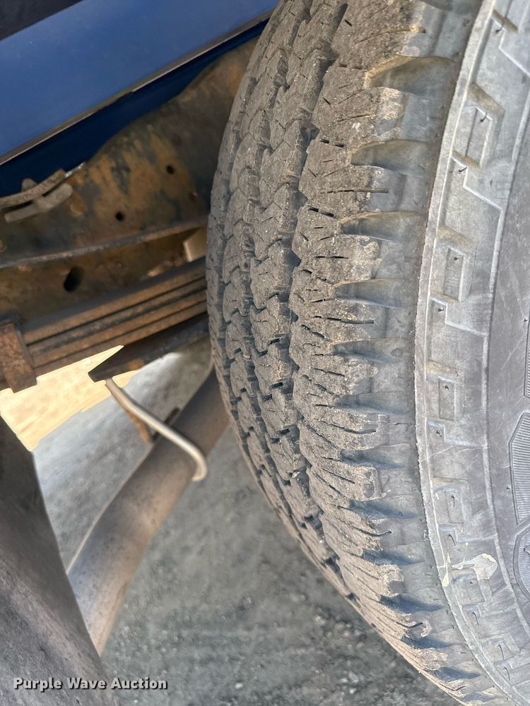 image for item DZ4052 2008 Ford F350 Super Duty flatbed pickup truck