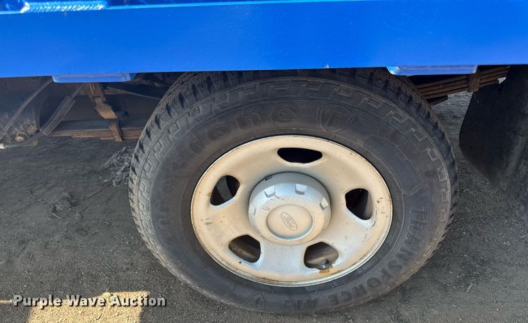 image for item DZ4052 2008 Ford F350 Super Duty flatbed pickup truck