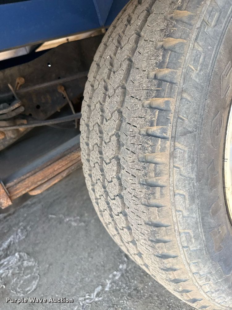 image for item DZ4052 2008 Ford F350 Super Duty flatbed pickup truck