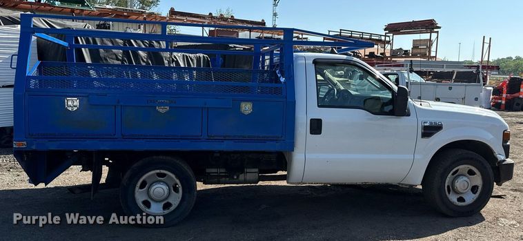 image for item DZ4053 2008 Ford F350 Super Duty flatbed pickup truck