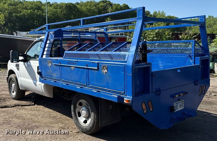 image for item DZ4053 2008 Ford F350 Super Duty flatbed pickup truck