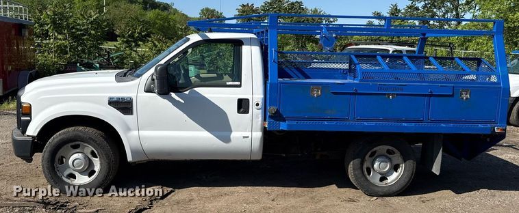 image for item DZ4053 2008 Ford F350 Super Duty flatbed pickup truck