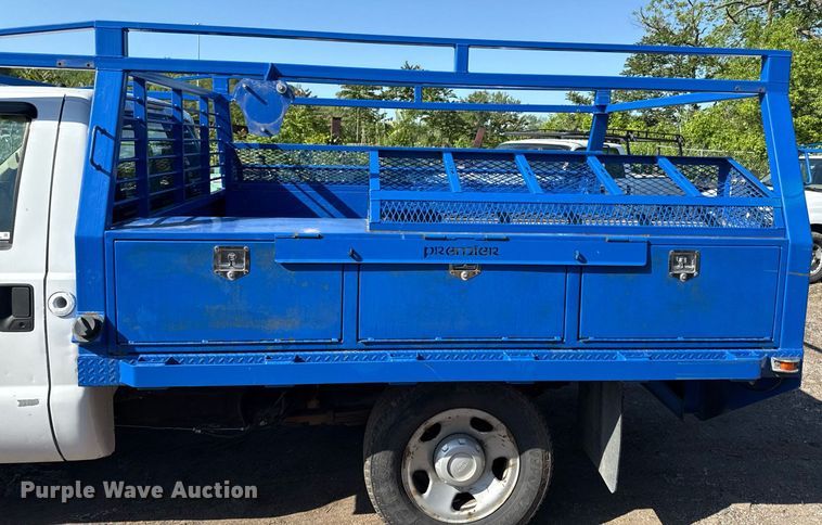 image for item DZ4053 2008 Ford F350 Super Duty flatbed pickup truck