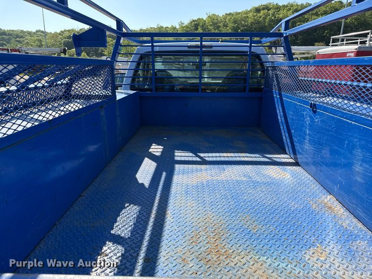 image for item DZ4053 2008 Ford F350 Super Duty flatbed pickup truck