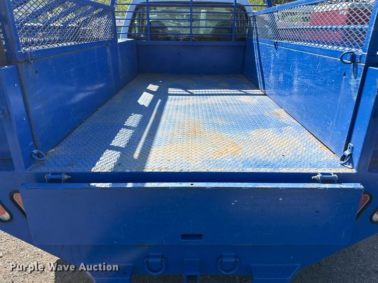 image for item DZ4053 2008 Ford F350 Super Duty flatbed pickup truck