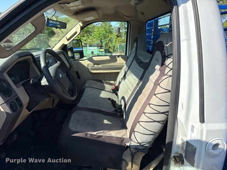 image for item DZ4053 2008 Ford F350 Super Duty flatbed pickup truck