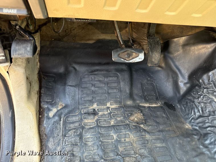 image for item DZ4053 2008 Ford F350 Super Duty flatbed pickup truck