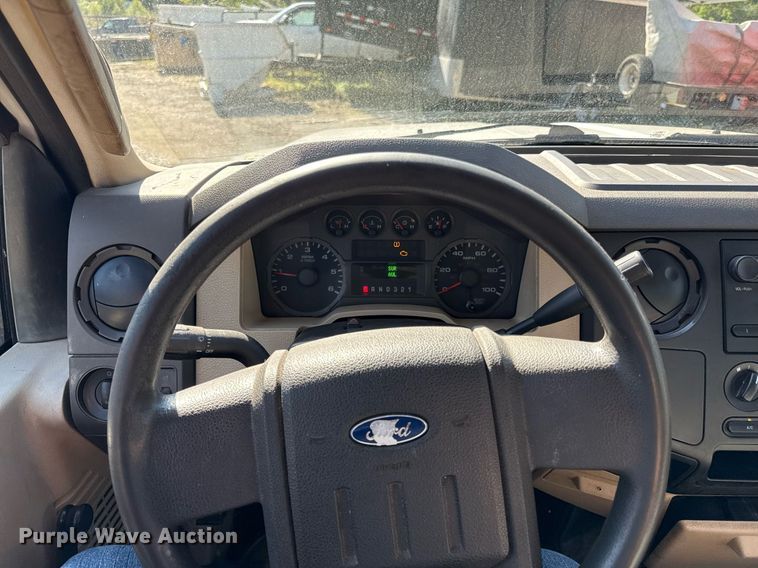 image for item DZ4053 2008 Ford F350 Super Duty flatbed pickup truck