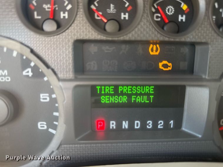 image for item DZ4053 2008 Ford F350 Super Duty flatbed pickup truck