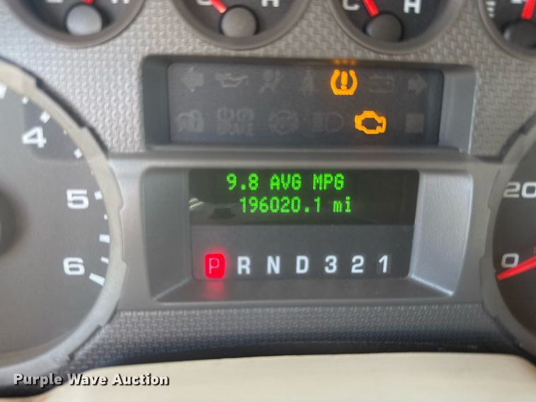 image for item DZ4053 2008 Ford F350 Super Duty flatbed pickup truck