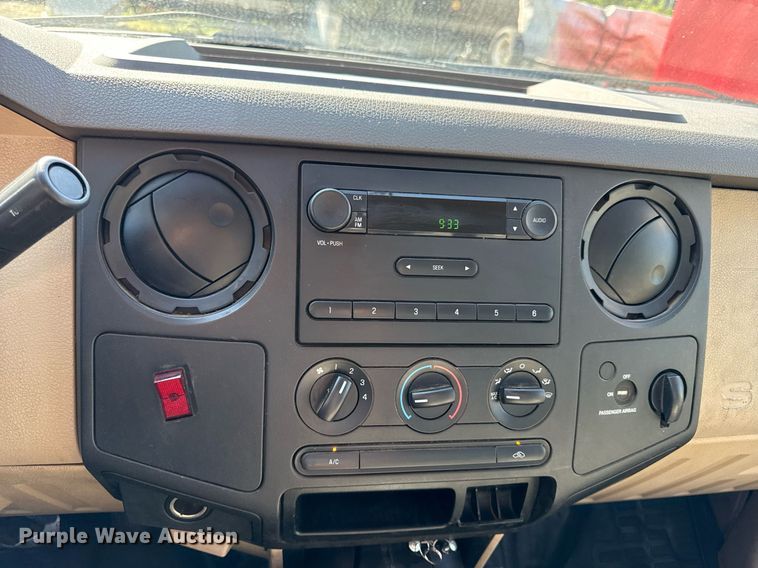 image for item DZ4053 2008 Ford F350 Super Duty flatbed pickup truck