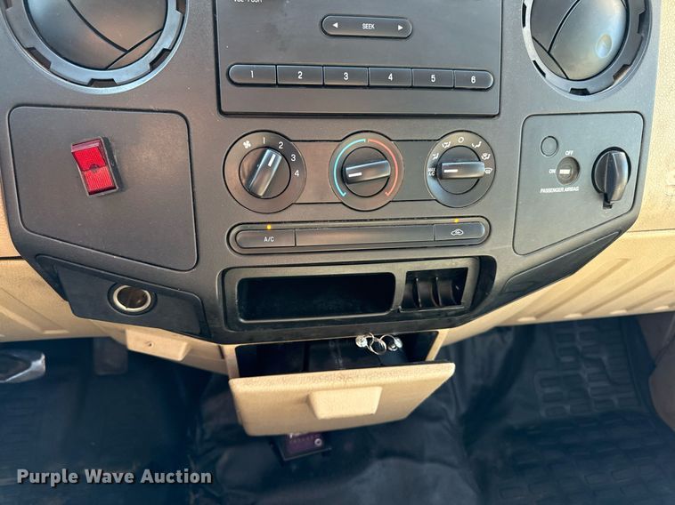 image for item DZ4053 2008 Ford F350 Super Duty flatbed pickup truck