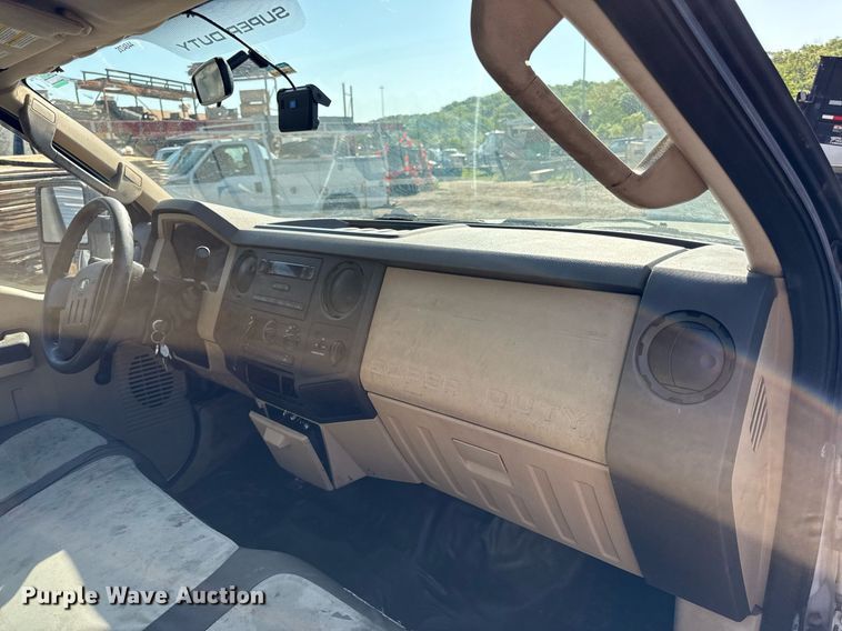 image for item DZ4053 2008 Ford F350 Super Duty flatbed pickup truck