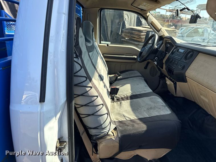 image for item DZ4053 2008 Ford F350 Super Duty flatbed pickup truck