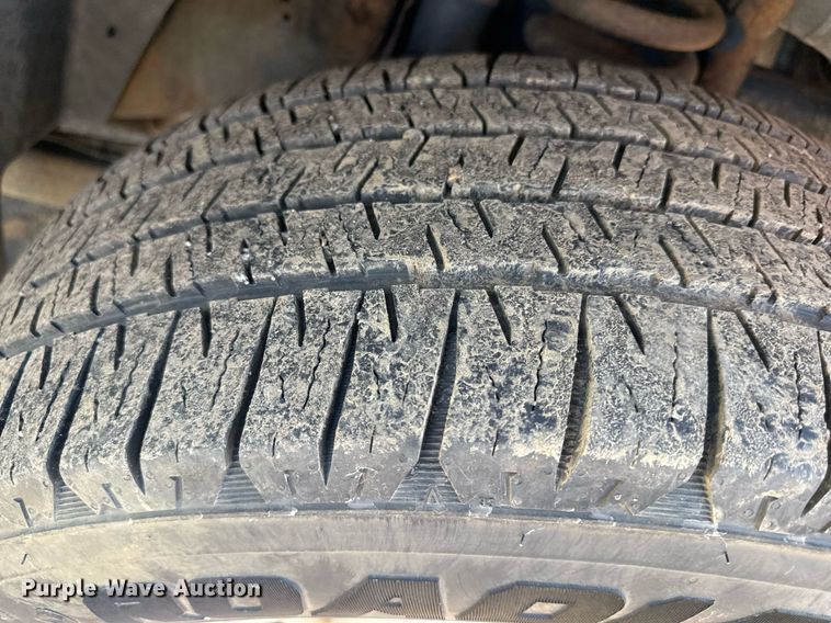 image for item DZ4053 2008 Ford F350 Super Duty flatbed pickup truck