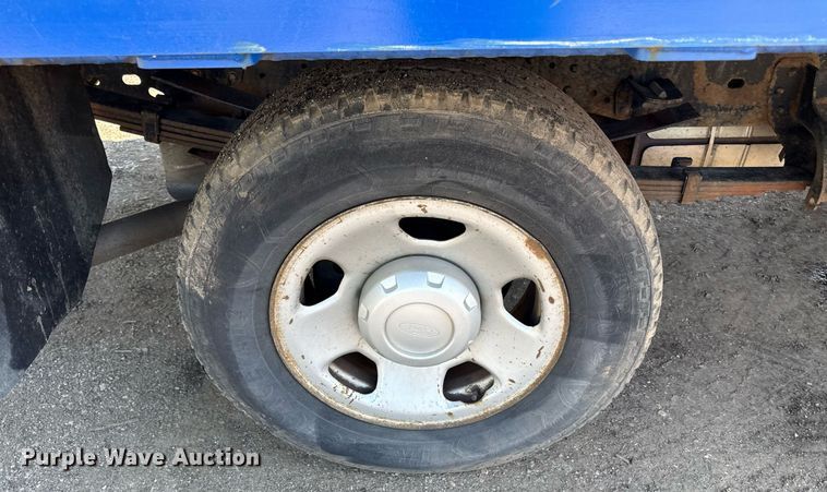 image for item DZ4053 2008 Ford F350 Super Duty flatbed pickup truck