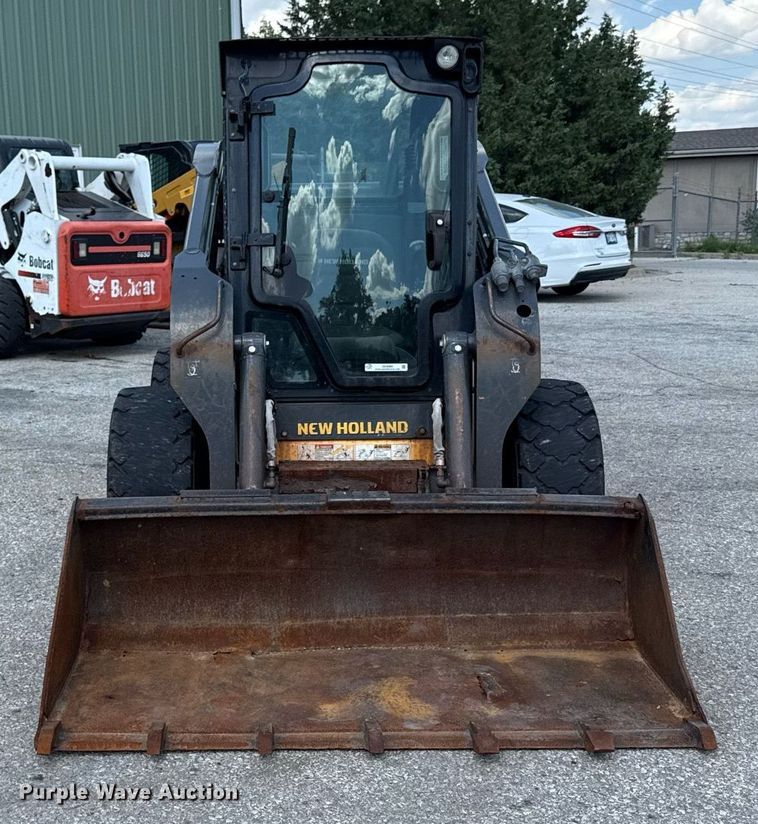 image for item DZ4084 2013 New Holland L225 skid steer loader