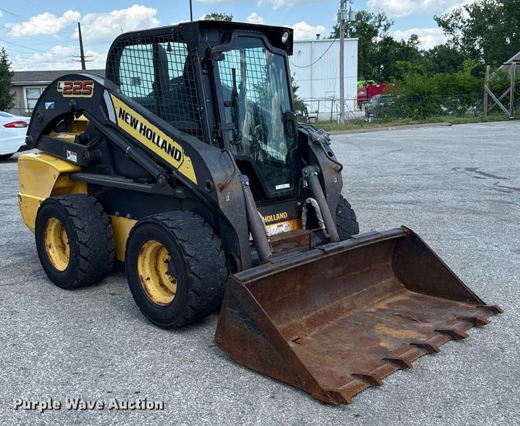 image for item DZ4084 2013 New Holland L225 skid steer loader