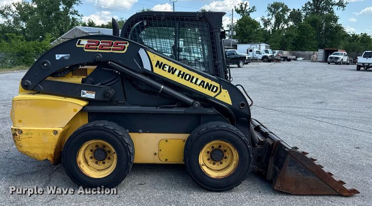 image for item DZ4084 2013 New Holland L225 skid steer loader