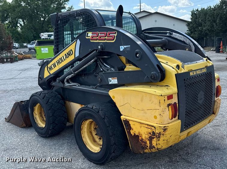 image for item DZ4084 2013 New Holland L225 skid steer loader