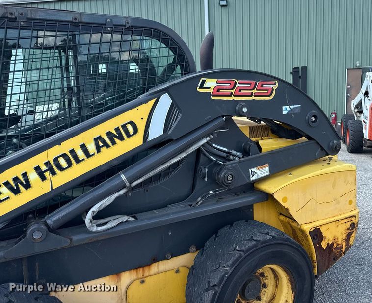 image for item DZ4084 2013 New Holland L225 skid steer loader