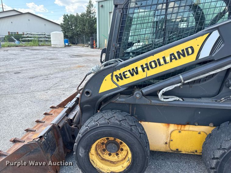 image for item DZ4084 2013 New Holland L225 skid steer loader