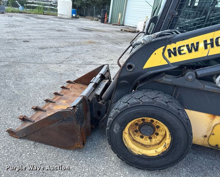 image for item DZ4084 2013 New Holland L225 skid steer loader