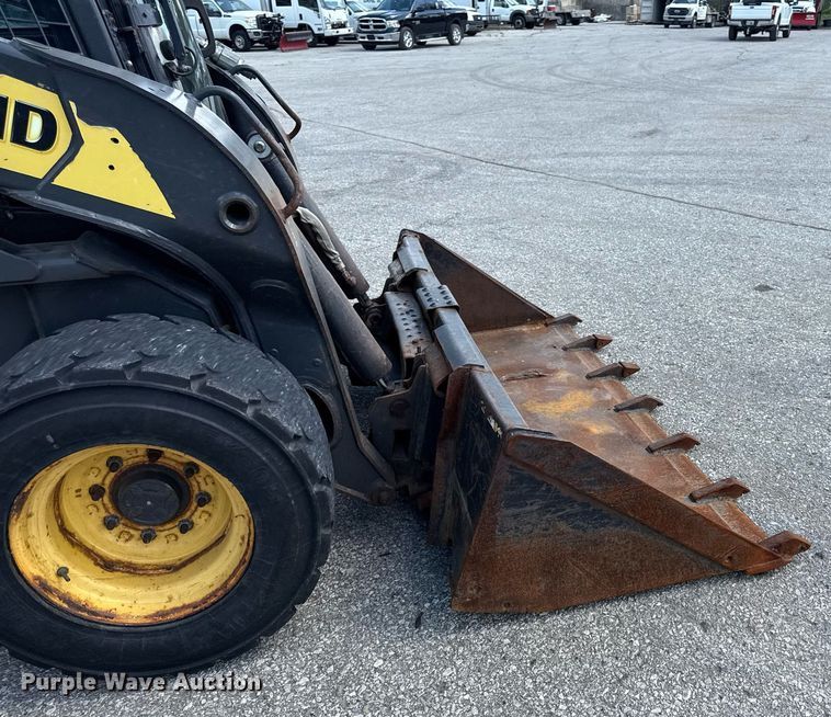 image for item DZ4084 2013 New Holland L225 skid steer loader