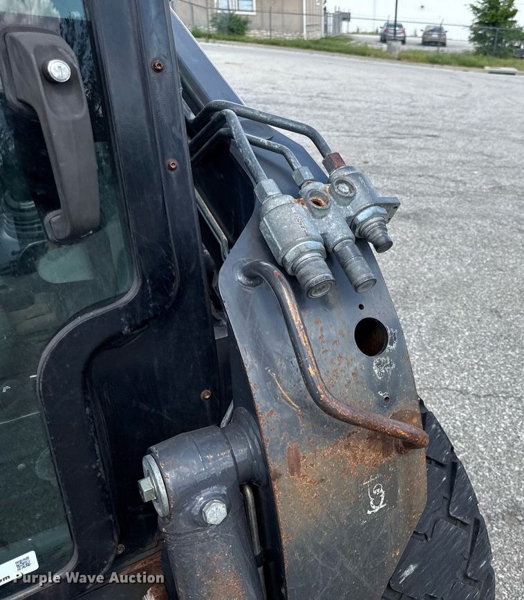 image for item DZ4084 2013 New Holland L225 skid steer loader