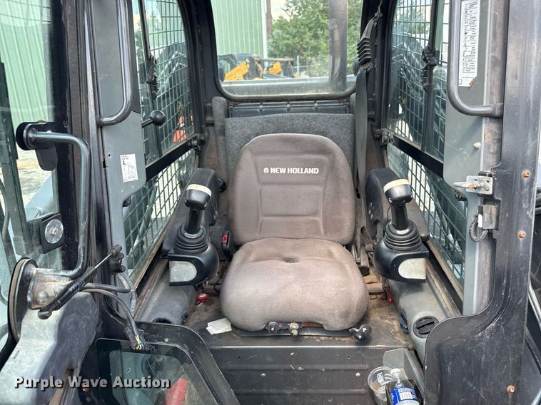 image for item DZ4084 2013 New Holland L225 skid steer loader