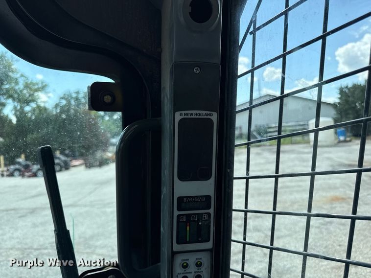 image for item DZ4084 2013 New Holland L225 skid steer loader