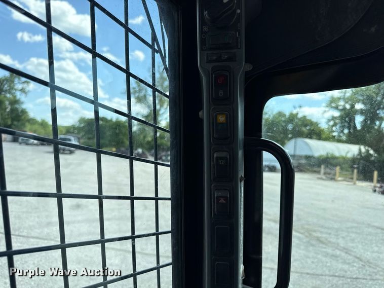 image for item DZ4084 2013 New Holland L225 skid steer loader