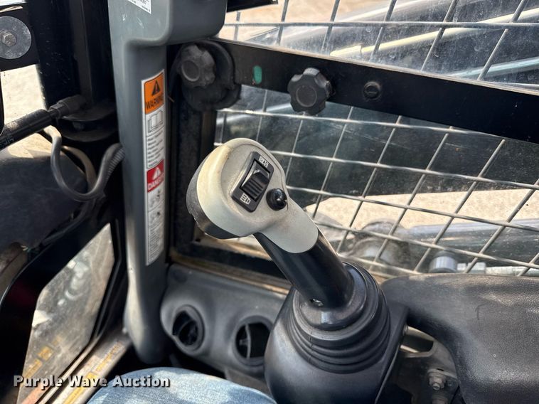 image for item DZ4084 2013 New Holland L225 skid steer loader